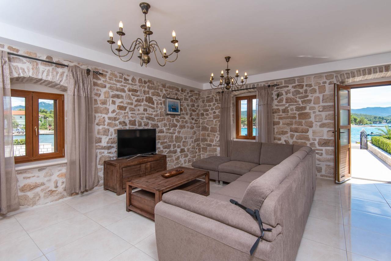 Villa Loviste Paradise Bagian luar foto