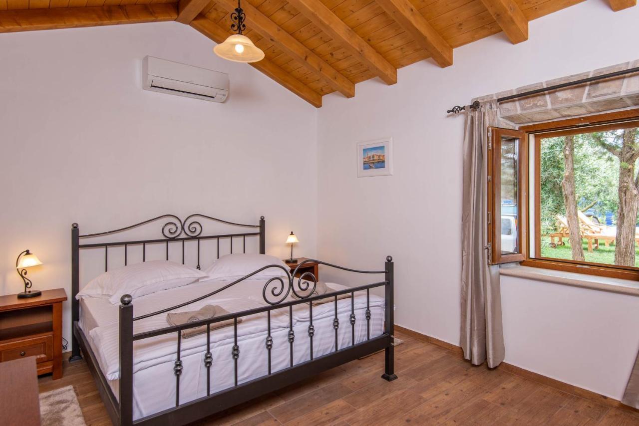 Villa Loviste Paradise Bagian luar foto
